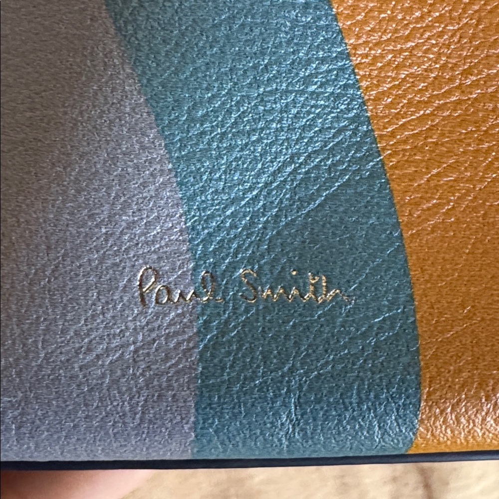 Next to new phenomenal Paul Smith bag. Bought in London. Rarely used. - Picture 4 of 7